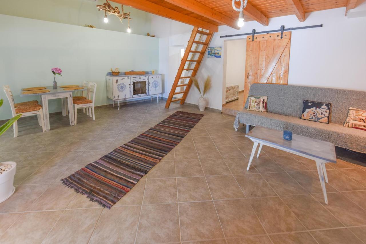 Merabello House *